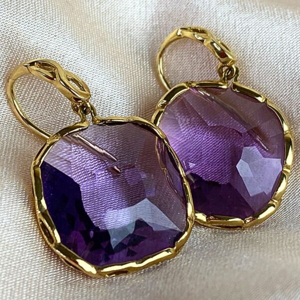 Roberto Coin Square Amethyst Earrings Set in 18k Yellow Gold. 12.4 Grams - Image 3