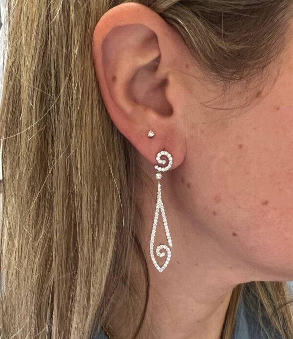 18 Karat White Gold 1.50 Carat Natural Diamond Dangle Drop Earrings - Image 4